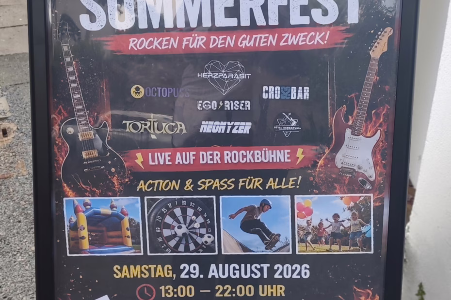 Plakataufsteller für das Sommerfest 2026 des Vereins "Hards for Kids e.V."